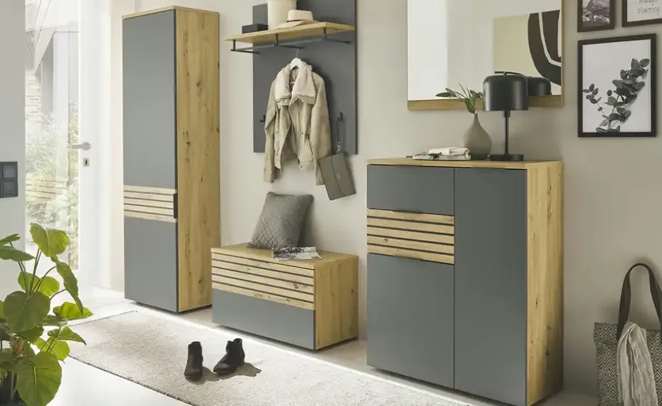 Garderobenschrank