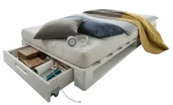 Palettenbett mit Stauraum
