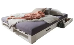 Palettenbett mit Stauraum